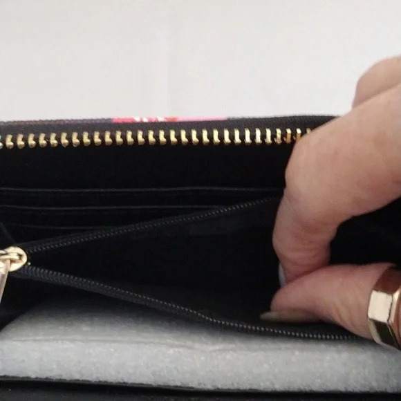 NWT Trina Turk Pink/Black Floral Wallet - Picture 6 of 7